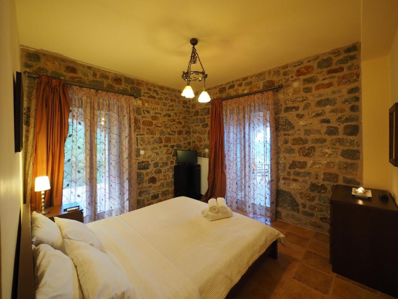 בית הארחה Sophia Limeni View 3*