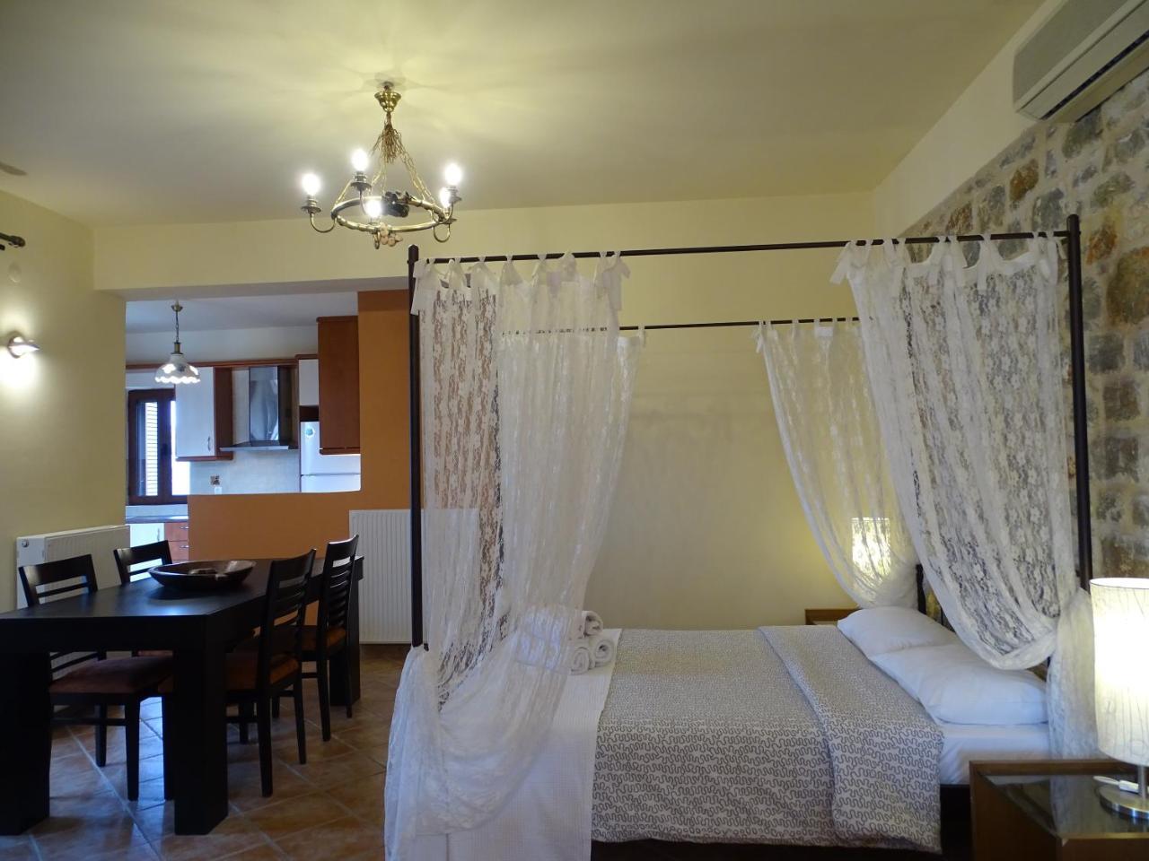 Sophia Limeni View Pensiune